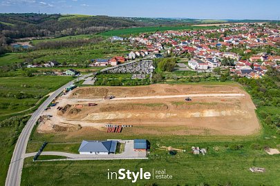 web_05_20260428_MM_Reality_pozemky_Polesovice-2.jpg