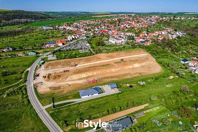 web_04_20260428_MM_Reality_pozemky_Polesovice-2.jpg