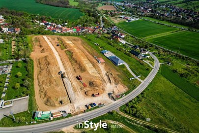 web_01_20260428_MM_Reality_pozemky_Polesovice-2.jpg