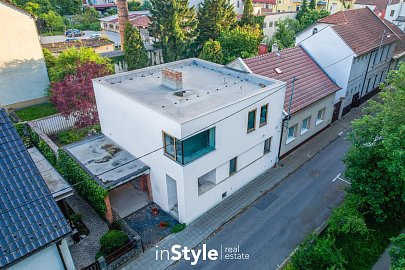 Prodej exkluzivního třípodlažního rodinného domu