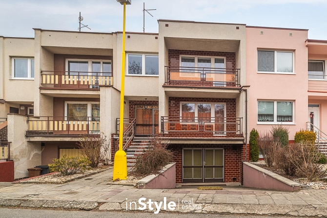 Prodej třípodlažního rodinného domu k rekonstrukci