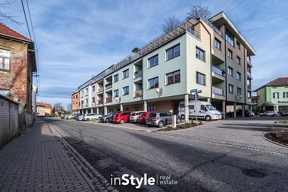 Pronájem bytu 2+kk s velikou terasou a výhledem na Buchlov